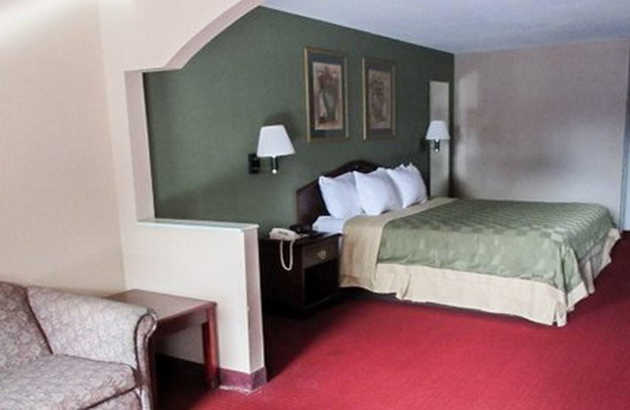 Quality Inn & Suites Near Robins Air Force Base Warner Robins Exteriér fotografie